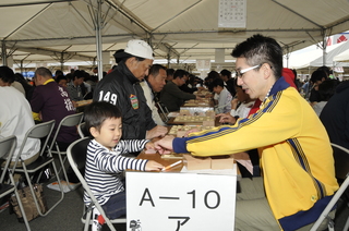 会場内では4700人を超える人が対局