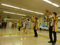 上野駅で花笠踊り