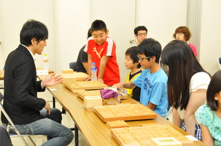 プロ棋士との指導対局も行われました