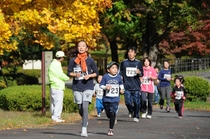 親子の部は美しい紅葉の中のコースです