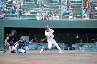 栗原選手のバッティング