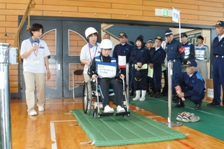 福祉避難所の協定を結んだ社会福祉法人羽陽の里と、羽陽短期大学の学生と連携した介護訓練