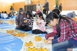 柿を回すとうまくむけるよ