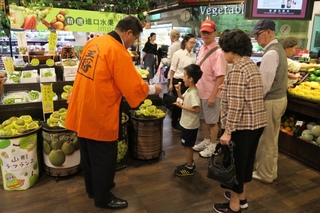 台湾：試食は大人気
