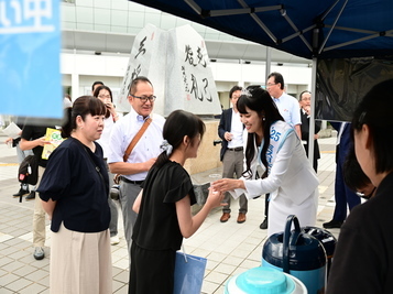 高擶の水振る舞い